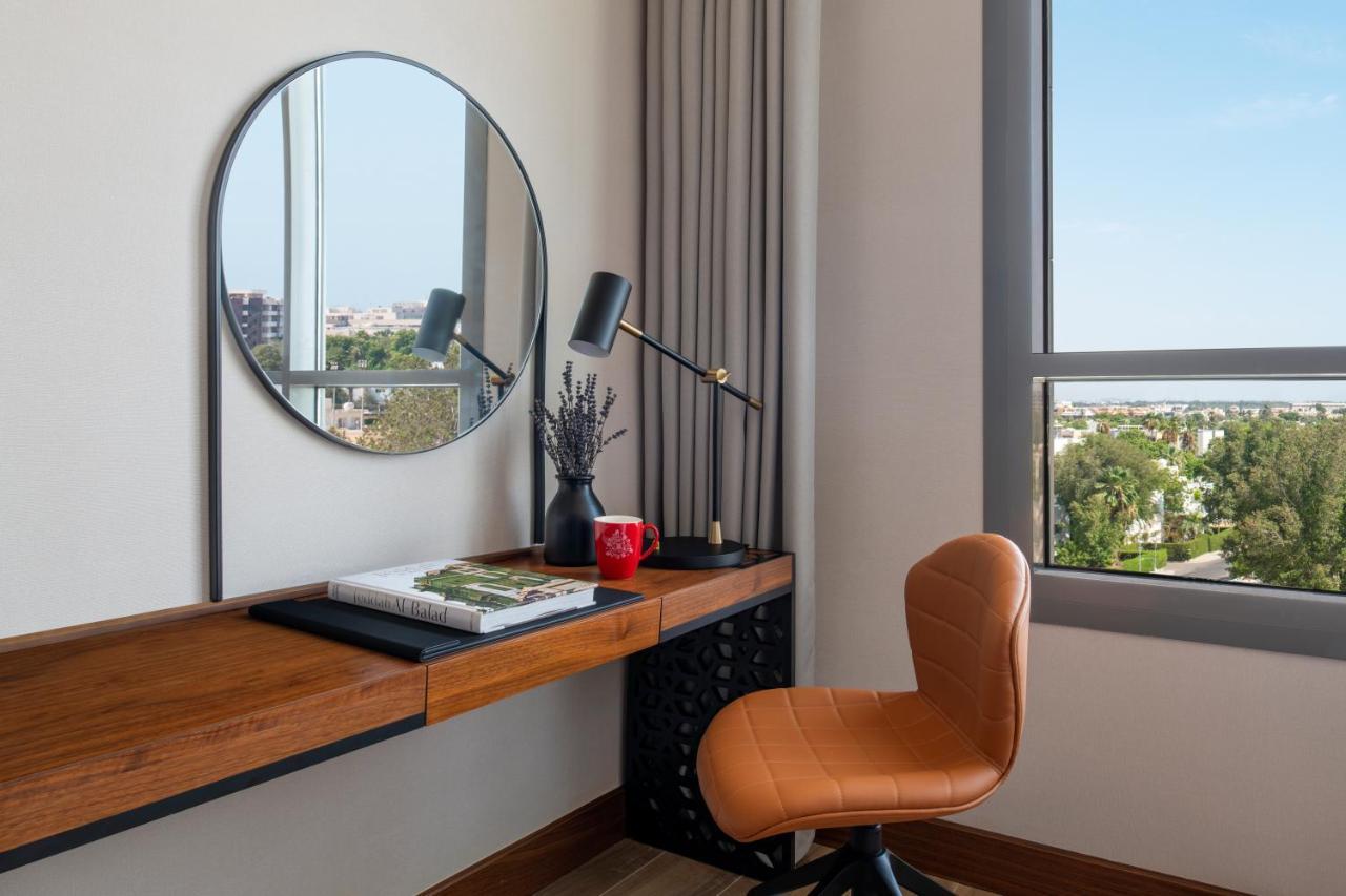 Swissotel Living ג'דה מראה חיצוני תמונה A work desk in a hotel room