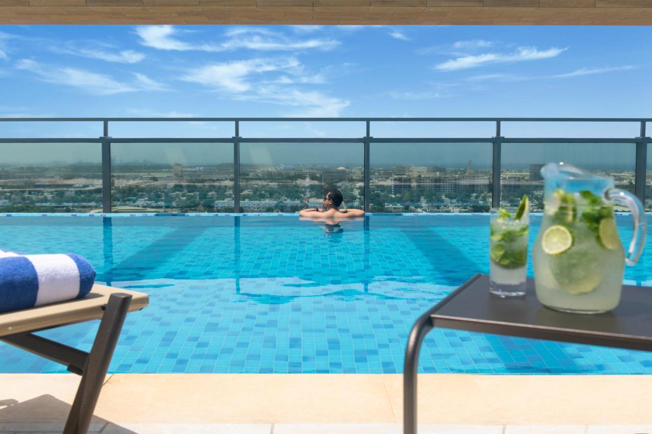 Swissotel Living ג'דה מראה חיצוני תמונה The swimming pool at the hotel
