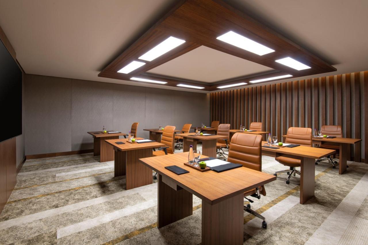 Swissotel Living ג'דה מראה חיצוני תמונה Meeting room at the hotel