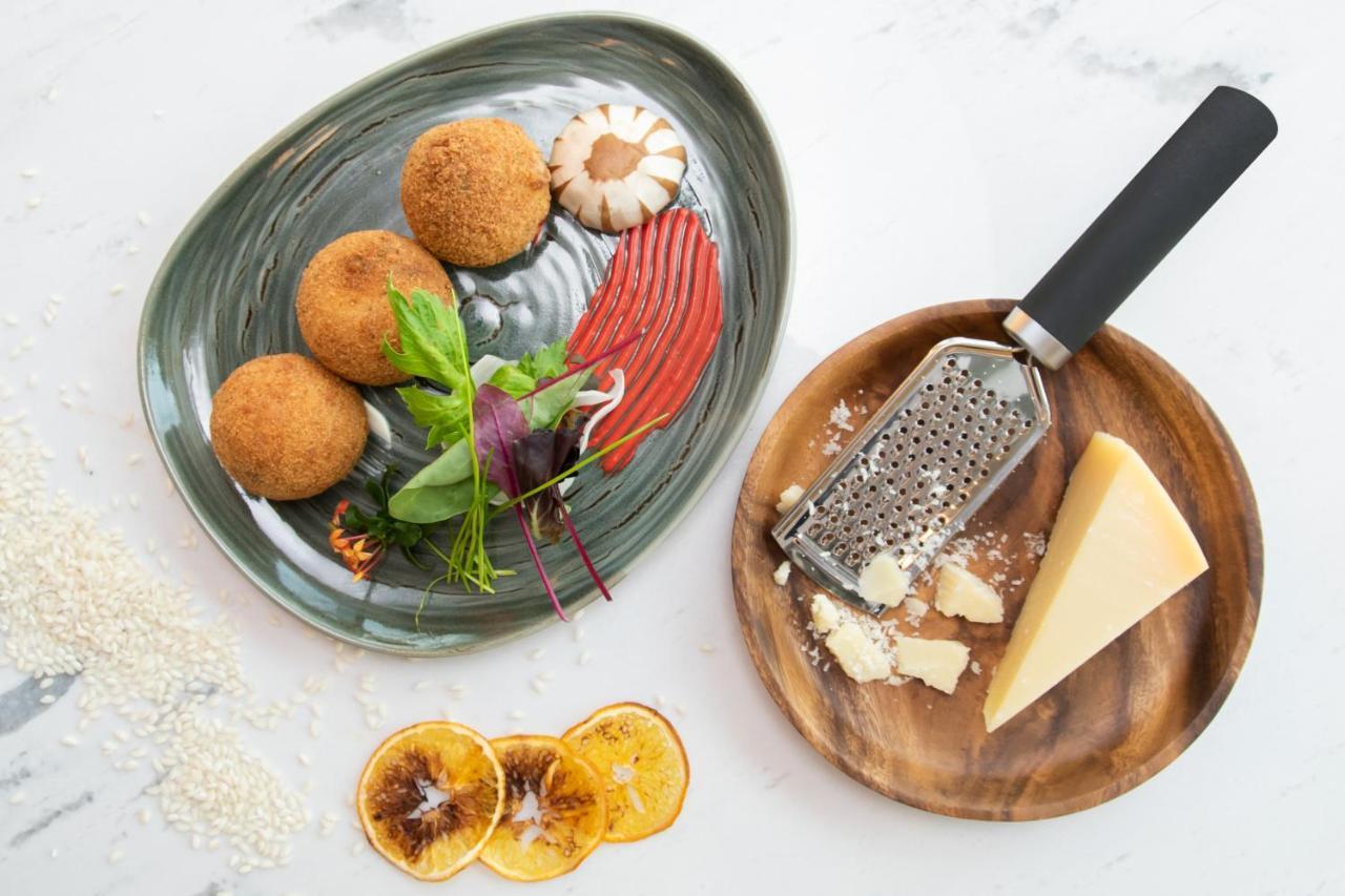 Swissotel Living ג'דה מראה חיצוני תמונה A grater in use
