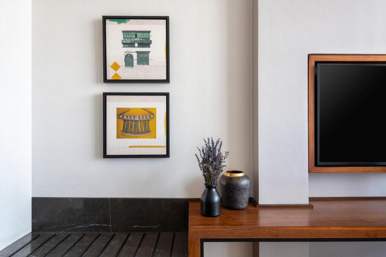 Swissotel Living ג'דה מראה חיצוני תמונה Artwork by artist, Mark Foxley