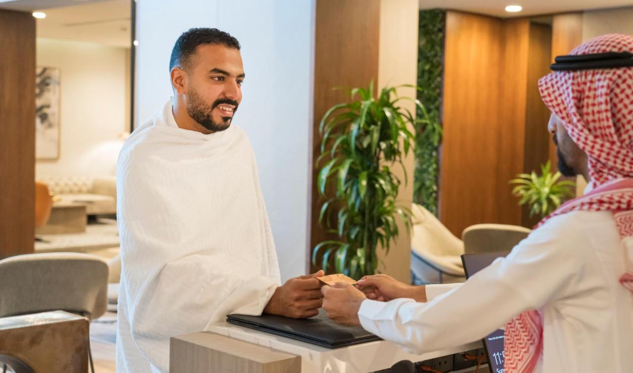 Swissotel Living ג'דה מראה חיצוני תמונה A hotel receptionist